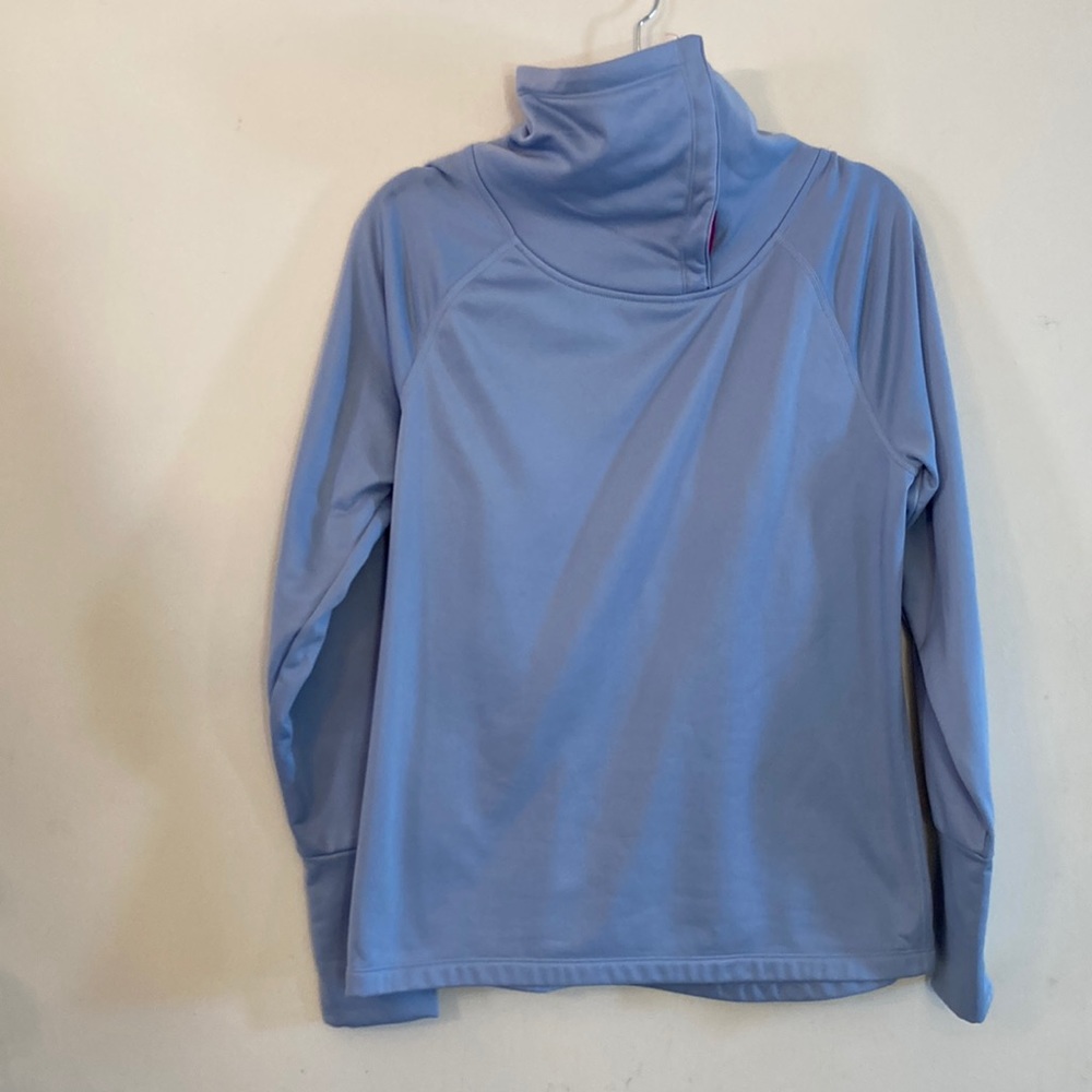 Champion power train pullover top with thumbholes